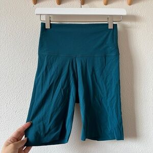 Nike women’s yoga bike shorts size small